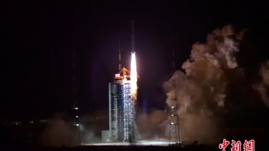 Trung Quốc phóng vệ tinh thăm dò Mặt Trời đầu tiên